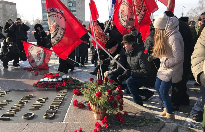 Митинг, посвященный 75-й годовщине Победы советских войск  в Сталинградской битве