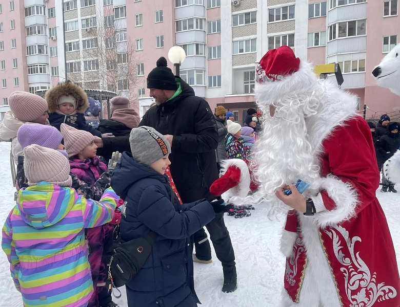 НОВОГОДНЕЕ МЕРОПРИЯТИЕ НА УЛ.65-ЛЕТИЯ ПОБЕДЫ, 11