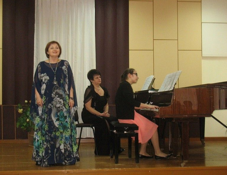 «Рояль! Рояль! Рояль! И радость, и печаль я выплесну в чудесных звуках!»