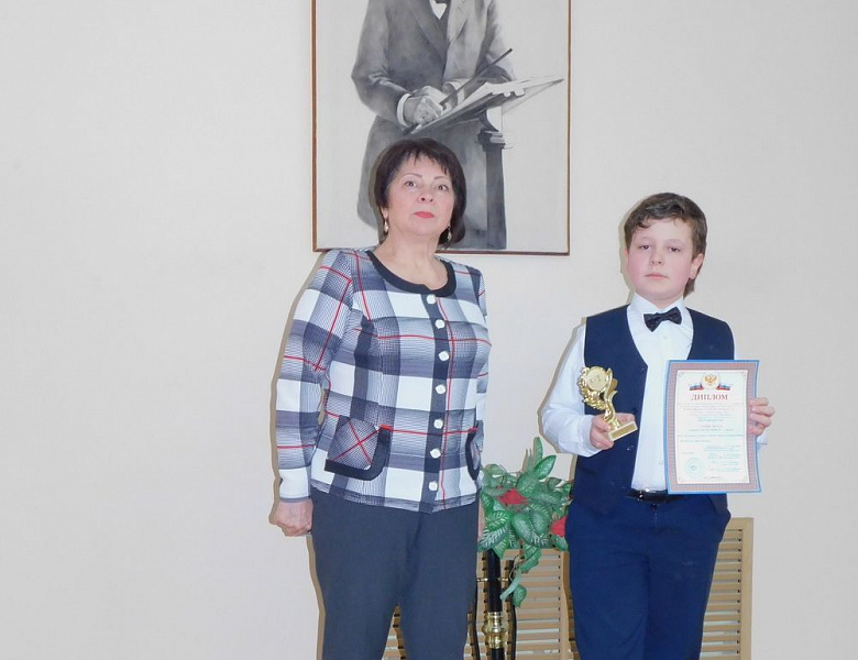ЮБИЛЕЙНЫМ ДАТАМ ПОСВЯЩАЕТСЯ