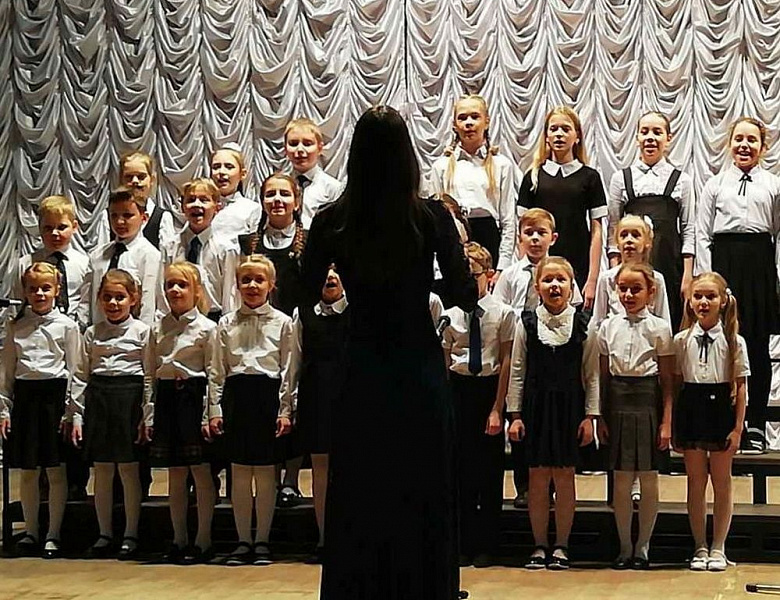 Будем песню беречь