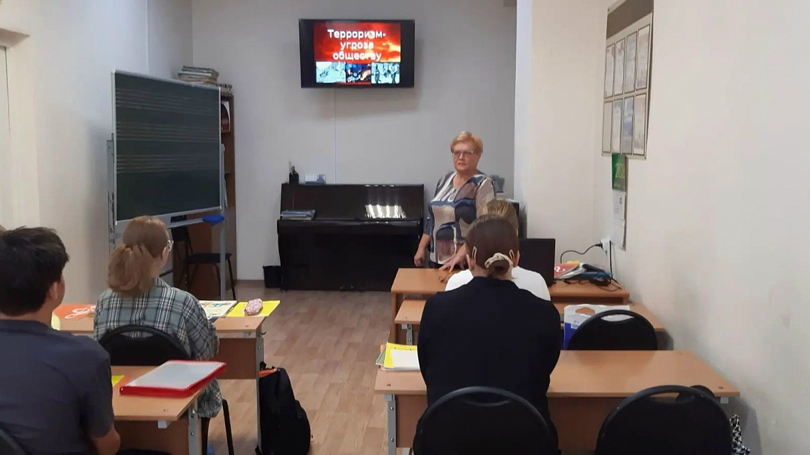 УРОК-ЛЕКЦИЯ, ПОСВЯЩЕННАЯ ПАМЯТНЫМ ДАТАМ